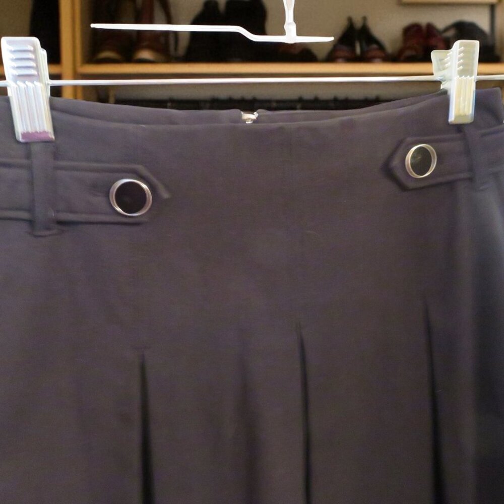 Modcloth Women's Black A-Line Skirt, Front Pleats, Size 0,  NWOT - Picture 4 of 10